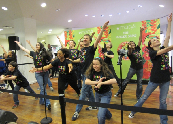 Photo Coverage: MARY POPPINS Visits the Macy's Flower Show! Image