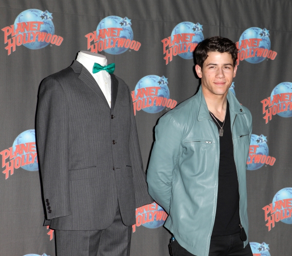 Photo Coverage: HOW TO SUCCEED's Nick Jonas, Michael Urie & Stephanie Rothenberg Visit Planet Hollywood Image