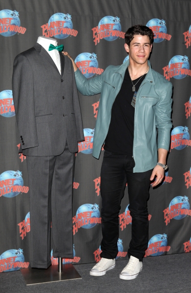 Photo Coverage: HOW TO SUCCEED's Nick Jonas, Michael Urie & Stephanie Rothenberg Visit Planet Hollywood Image