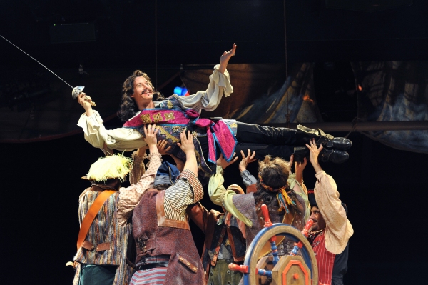 Kevin Earley as The Pirate King with Pirates Photo