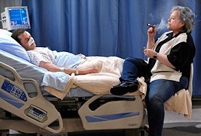 Photo Flash: First Look - Kathy Bates Guest Stars on TWO AND A HALF MEN Tonight, 4/30 Image