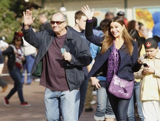 Photo Flash: More Photos of MODERN FAMILY in Disneyland; Episode Airs Tonight! Image