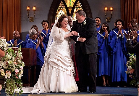 Photo Flash: First Look - 'The Wedding' on CBS's MIKE & MOLLY, Airing Tonight, 5/14 Image
