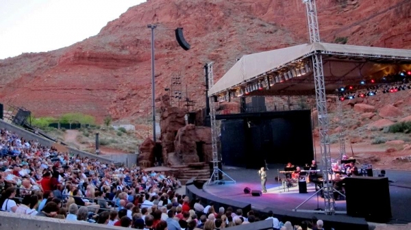Photo Flash: Domenech and Salonga Sing “A Whole New World” at Tuacahn Ampitheatre Image