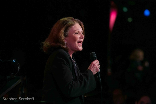 Photo Coverage: Linda Lavin Brings POSSIBILITIES to the Metropolitan Room Image