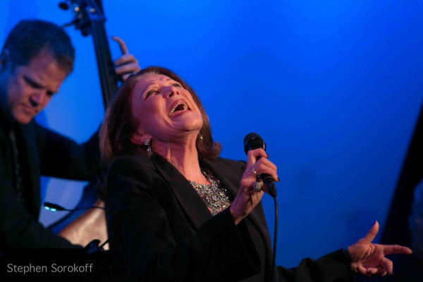 Photo Coverage: Linda Lavin Brings POSSIBILITIES to the Metropolitan Room Image