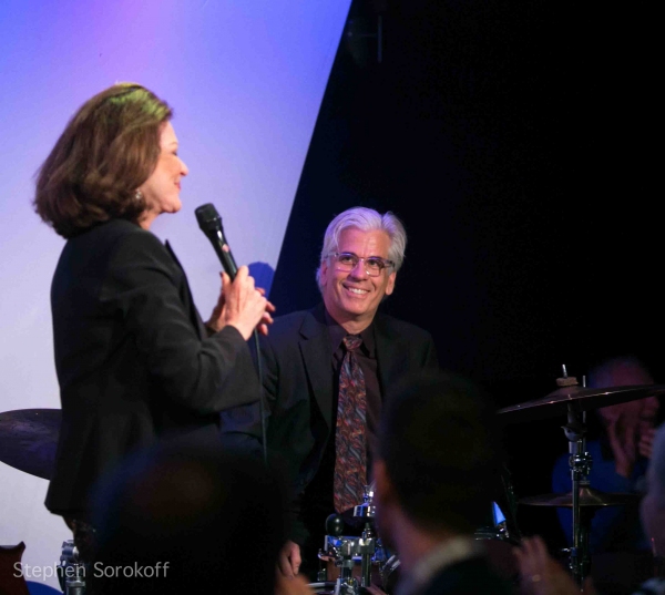 Photo Coverage: Linda Lavin Brings POSSIBILITIES to the Metropolitan Room Image