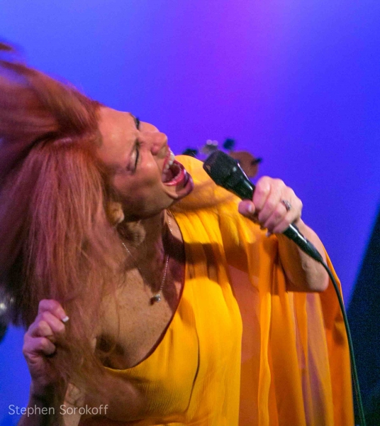 Photo Coverage: Kelly Clinton Brings FRECKLES AND 80 YEAR-OLD BONES to Metropolitan Room Image