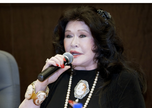 Photo Flash: Lainie Kazan, Michele Lee et al. at THE PERSIAN ROOM PRESENTS Book Signing Image
