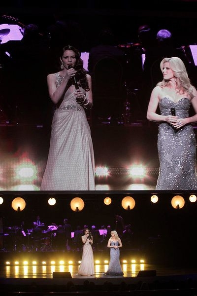 Photo Flah: SMASH Cast Performs at NBC Upfronts! Image