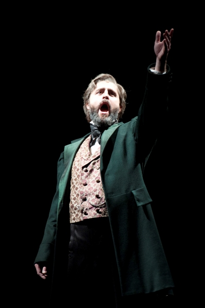 Peter Lockyer as Jean Valjean Photo