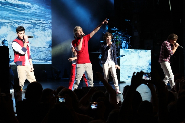 Photo Flash: ONE DIRECTION's Niall Horan, Zayn Malik, Liam Payne, Harry Styles & Louis Tomlinson Rock NYC 