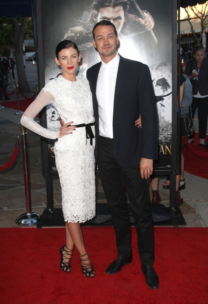 Photo Flash: On the Red Carpet at the SNOW WHITE AND THE SEVEN HUNTSMAN Premiere 