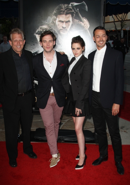 Photo Flash: On the Red Carpet at the SNOW WHITE AND THE SEVEN HUNTSMAN Premiere Image