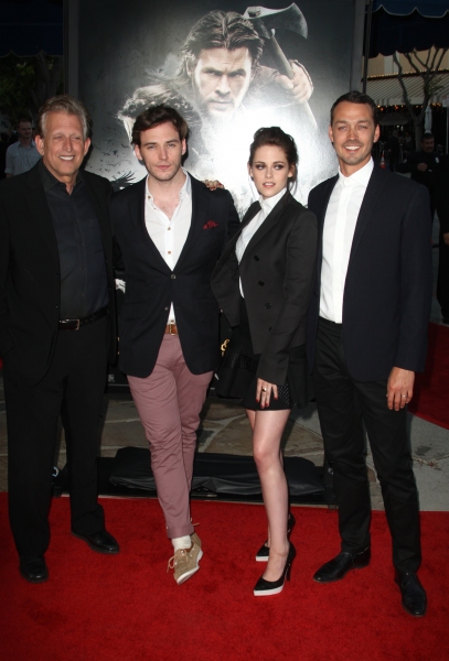 Photo Flash: On the Red Carpet at the SNOW WHITE AND THE SEVEN HUNTSMAN Premiere Image