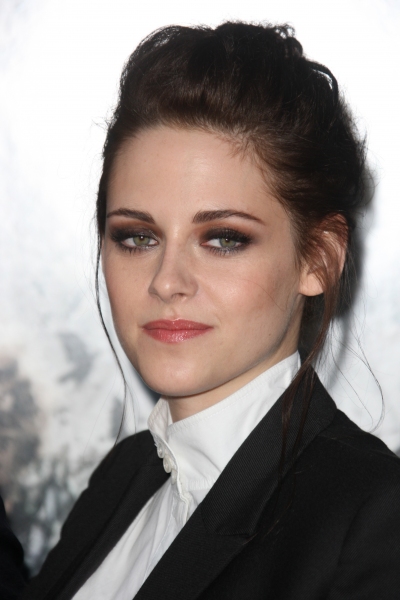 Photo Flash: On the Red Carpet at the SNOW WHITE AND THE SEVEN HUNTSMAN Premiere Image