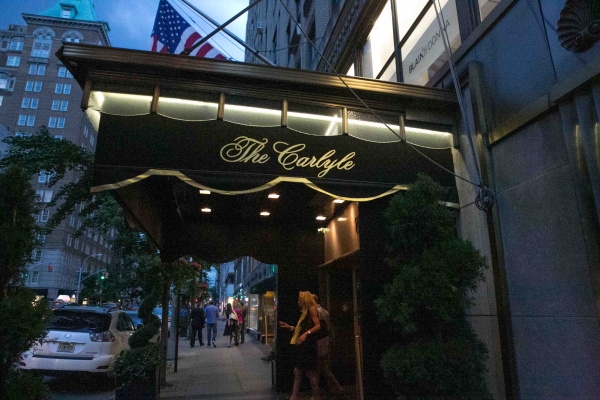 Photo Coverage: The John Pizzarelli Quartet Plays Cafe Carlyle Image