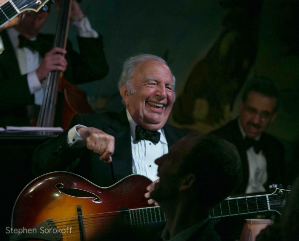 Photo Coverage: The John Pizzarelli Quartet Plays Cafe Carlyle Image