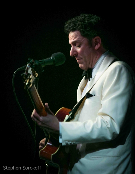Photo Coverage: The John Pizzarelli Quartet Plays Cafe Carlyle Image