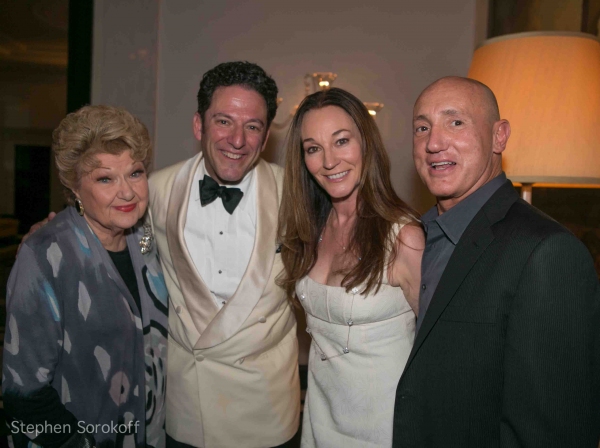 Photo Coverage: The John Pizzarelli Quartet Plays Cafe Carlyle Image