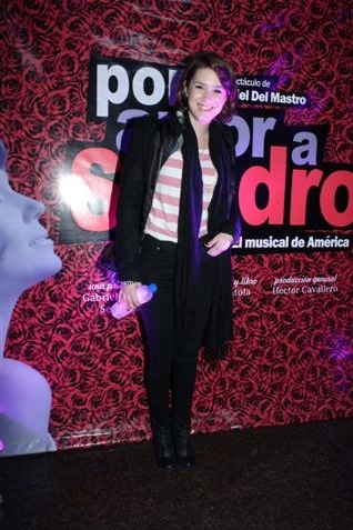 Photo Flash: POR AMOR A SANDRO Plays 100 Performances Image