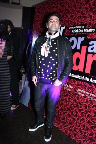 Photo Flash: POR AMOR A SANDRO Plays 100 Performances Image