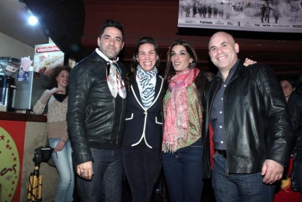 Photo Flash: POR AMOR A SANDRO Plays 100 Performances Image