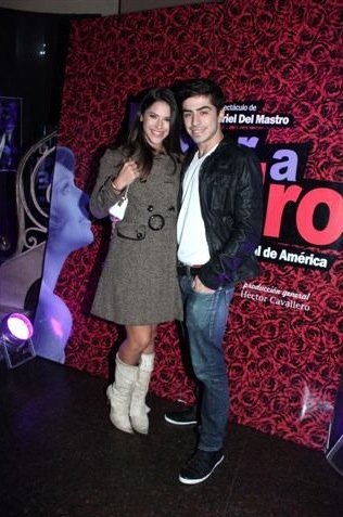 Photo Flash: POR AMOR A SANDRO Plays 100 Performances Image
