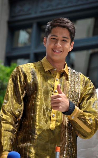 Photo Coverage: De Tagle, Go, Broadway Barkada et al. at 114th Philippine Independence Celebration Image