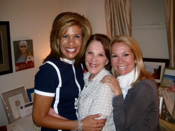 Photo Flash: THE LYONS Linda Lavin with TODAY's Hoda Kotb and Kathie Lee Gifford Image