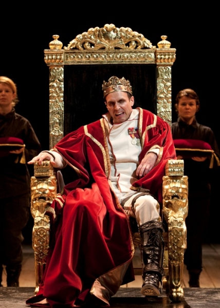 Jay Whittaker as Richard III Photo