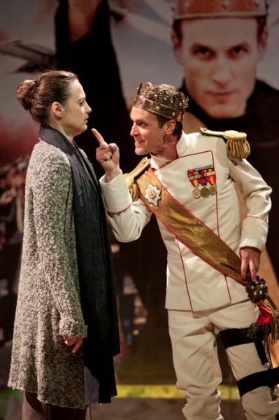 Dana Green as Queen Elizabeth and Jay Whittaker as Richard III Photo