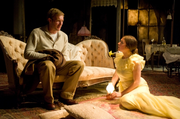 Photo Flash: First Look at THE GLASS MENAGERIE and More in Steppenwolf's NEXT UP 2012 
