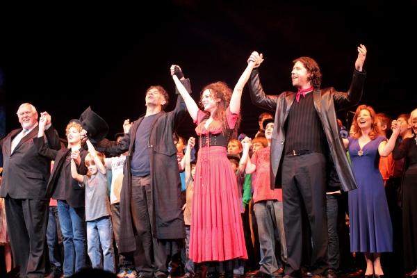 Brian Stokes Mitchell, Melissa Errico, James Barbour and the company of Oliver Photo