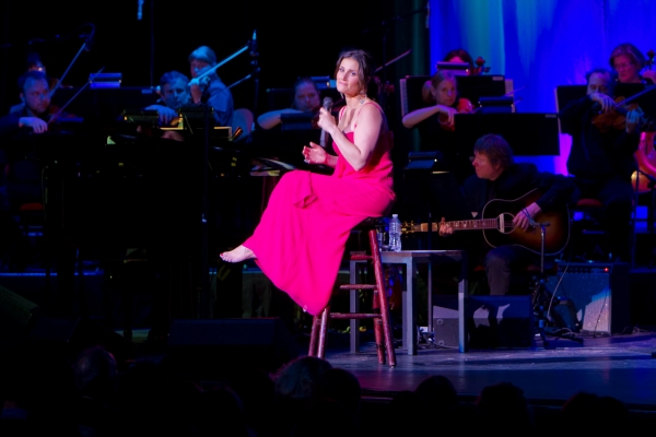 Photo Flash: Idina Menzel's Concert Tour Visits Kansas City! 
