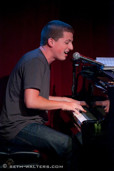 Photo Flash: Jeremy Kushnier Brings Solo Show to Birdland! Image