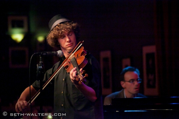Photo Flash: Jeremy Kushnier Brings Solo Show to Birdland! Image