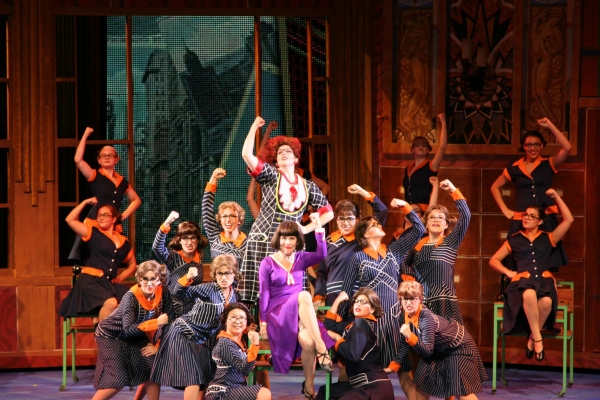 Tari Kelly and the Cast of THOROUGHLY MODERN MILLIE Photo