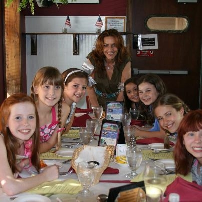 Photo Flash: Andrea McArdle Visits ANNIE at the Surflight Theatre Image