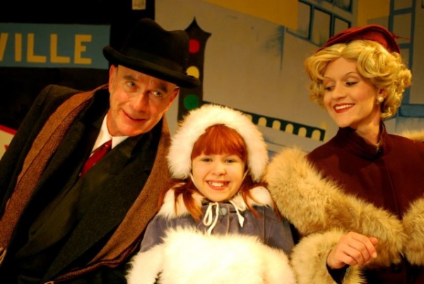 Photo Flash: Andrea McArdle Visits ANNIE at the Surflight Theatre Image
