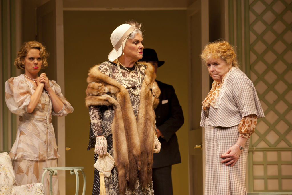 Photo Flash: Tyne Daly, Amy Spanger and More in THE IMPORTANCE OF BEING EARNEST Image