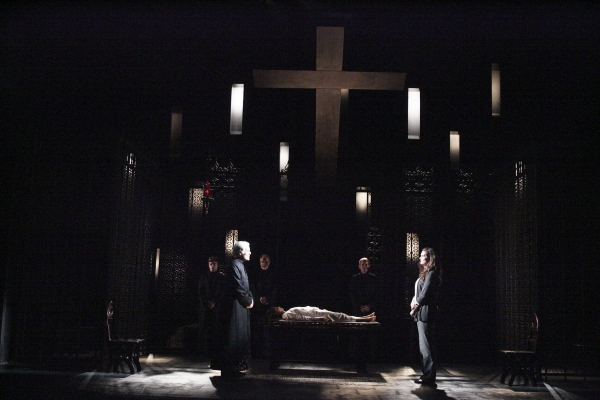 Photo Flash: First Look at Brooke Shields, Richard Chamberlain, Emily Yetter et al. in THE EXORCIST at Geffen Playhouse! Image
