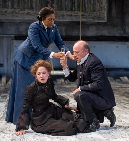 Carrie Coon, Ora Jones, Yasen Peyankov Photo