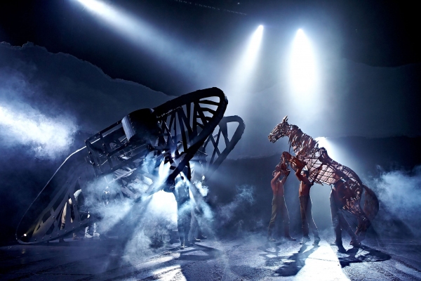 Photo Flash: First Look at New Cast of WAR HORSE at New London Theatre Image