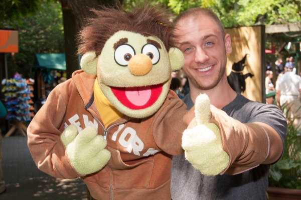 Photo Flash: AVENUE Q Visits AVENUE ZOO at the Bronx Zoo Image
