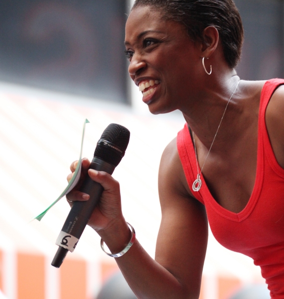 Photo Coverage: Bernadette Peters, Mary Tyler Moore, Megan Hilty, Anjelica Huston & More Onstage at Broadway Barks 14!  Image