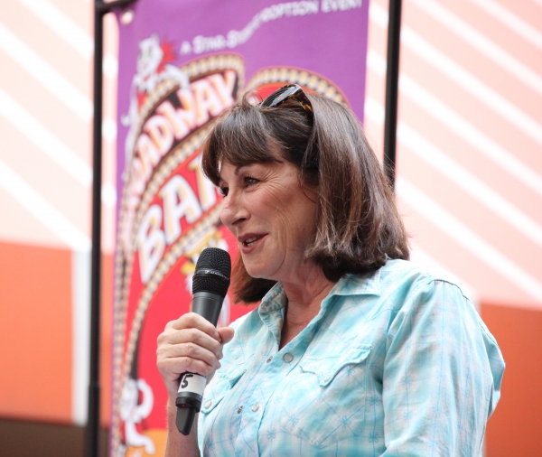 Photo Coverage: Bernadette Peters, Mary Tyler Moore, Megan Hilty, Anjelica Huston & More Onstage at Broadway Barks 14!  Image