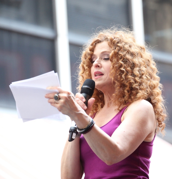 Photo Coverage: Bernadette Peters, Mary Tyler Moore, Megan Hilty, Anjelica Huston & More Onstage at Broadway Barks 14!  Image