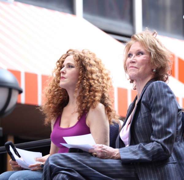 Photo Coverage: Bernadette Peters, Mary Tyler Moore, Megan Hilty, Anjelica Huston & More Onstage at Broadway Barks 14!  Image