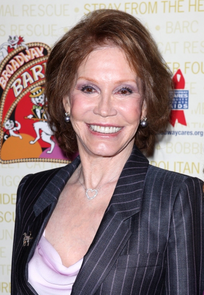 Photo Coverage: Bernadette Peters, Mary Tyler Moore & Broadway Stars Backstage at Broadway Barks 14!  Image